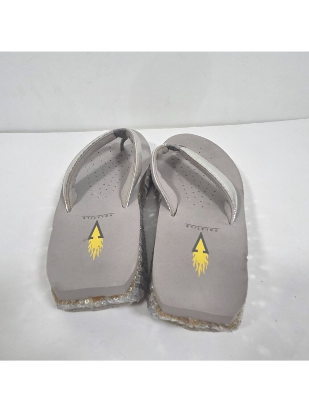 Volatile Eleanor Silver Flip Flop Thong Sandals Size 7 - Picture 4 of 6